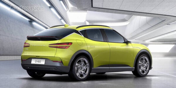 Dimensiones compactas, aspecto agresivo y estilo SUV.