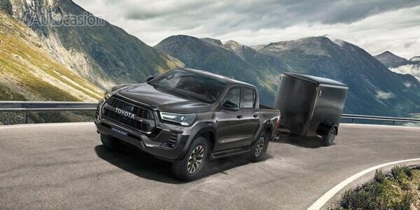 El Hilux GR Sport puede llevar una carga neta de una tonelada y arrastrar remolque con freno de hasta 3,5 toneladas.