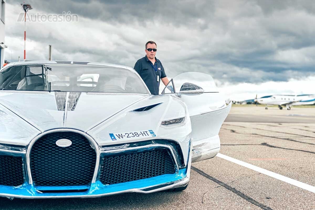 Conoce al hombre que conduce todos los Bugatti del planeta