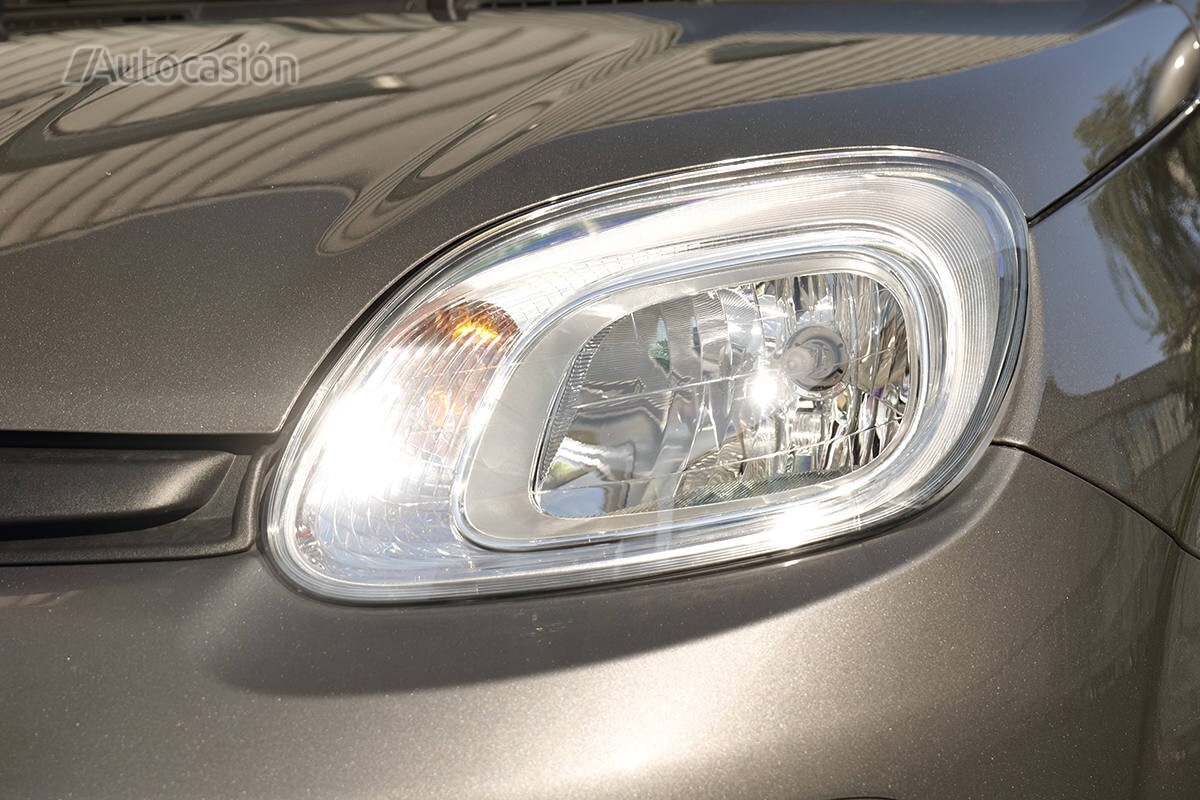 Bombillas LED en vez de halógenas o incandescentes, ya puedes ponerlas en  tu coche