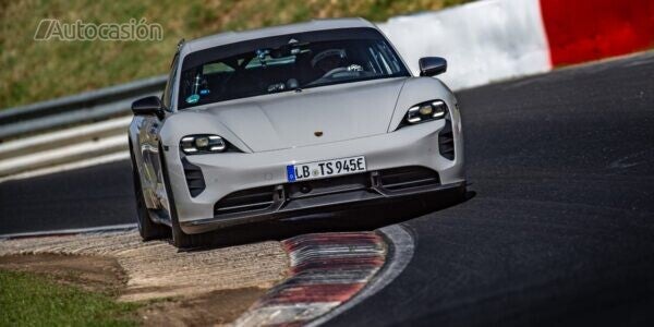 El Porsche Taycan, nuevo rey de los eléctricos en Nürburgring