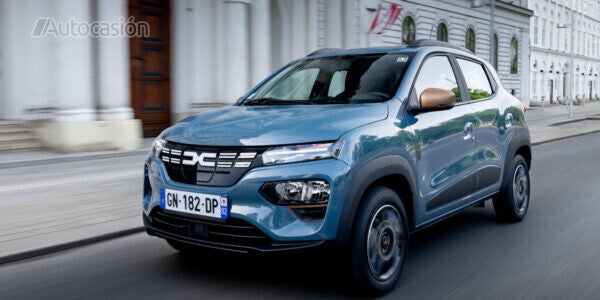 Dacia Spring Extreme 65 CV movimiento exterior