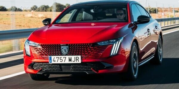 Peugeot 508 PHEV 2024: restyling con nueva versión de 180 CV