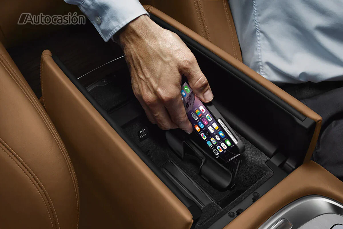 Apple soluciona los problemas del iPhone con los cargadores inalámbricos de  BMW, Motor
