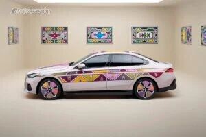 El último Art Car de BMW es un i5 que cambia de color