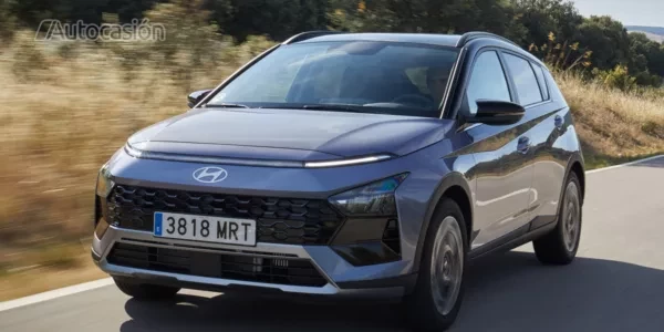 Primera prueba del Hyundai Bayon 2024: escalón de acceso