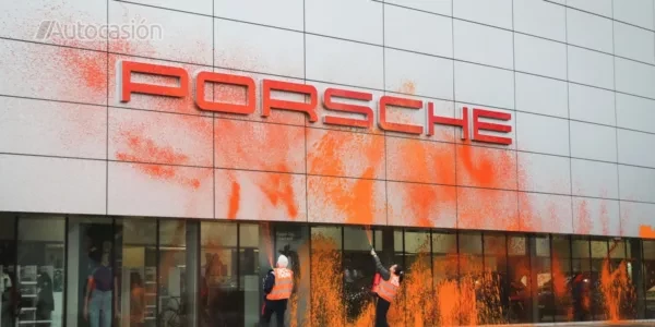 Activistas climáticos vandalizan concesionarios de Porsche y Audi