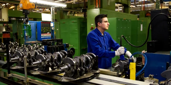 España frena en seco: la producción de coches se desploma y las fábricas temen por su futuro