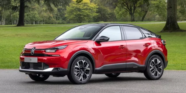 Prueba del Citroën C4 Hybrid 2025: un comodísimo y eficiente Made in Spain con etiqueta Eco