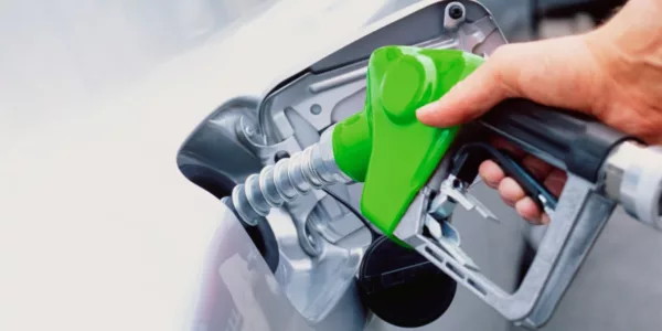 ¿Vuelve la gasolina a 2 euros el litro? EE.UU, Israel e Irán también bombardearían tu bolsillo