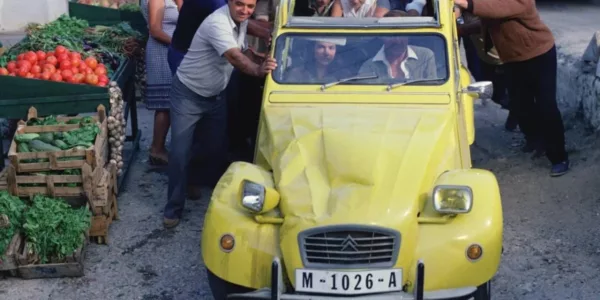 Citroën 2CV de James Bond, subastado