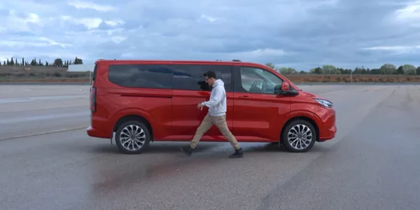 VÍDEO| Ford Grand Tourneo Custom 2025: más versátil, moderna y con versiones PHEV y EV