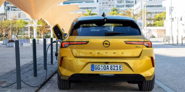 Estos son los 10 coches híbridos enchufables más baratos de 2025 en España