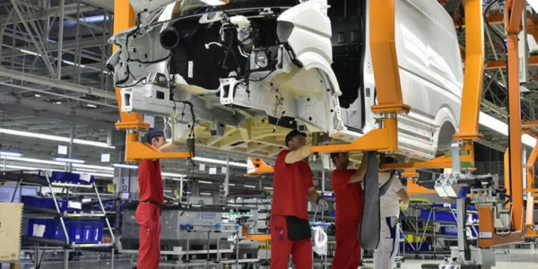 La industria europea se tambalea y afronta 100.000 despidos relacionados con los coches eléctricos