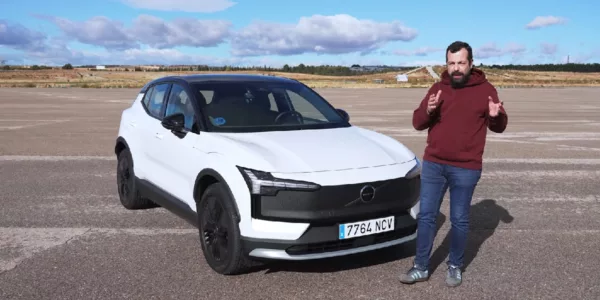 VÍDEO| Prueba del Volvo EX30 Cross Country: 428 CV para salir del asfalto
