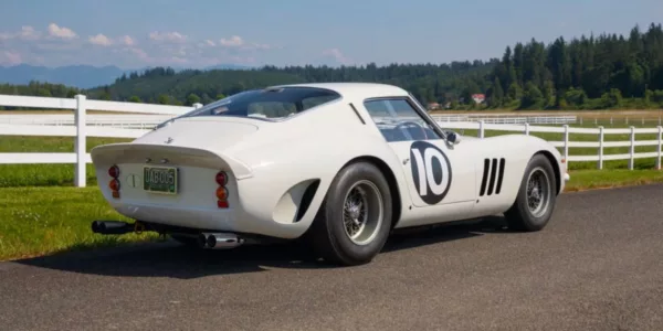 Ferrari 250 GTO de 1962 acabado en Bianco Speciale