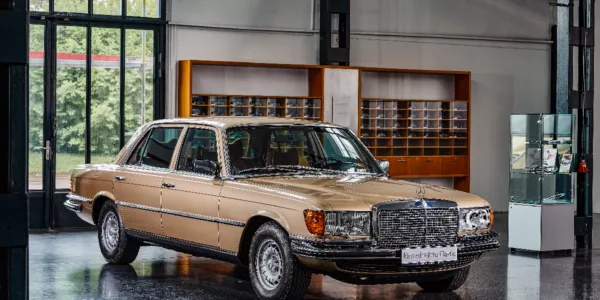 C’était un rendez-vous: cuando un Mercedes atravesó París a toda velocidad