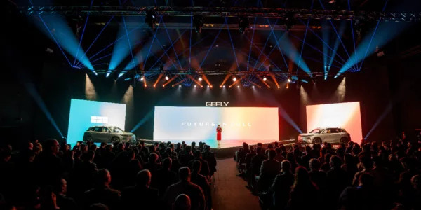 Geely, el grupo chino propietario de Volvo y Lotus, llega en España con dos SUV