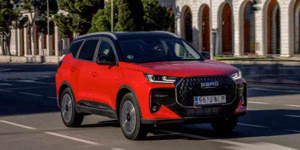 Probamos el Ebro S700 HEV: un SUV convencional con etiqueta ECO desde 28.990 euros