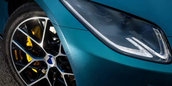 Los chinos van a por todas: Denza presenta un descapotable de 1.000 CV que va a directo a por Maserati