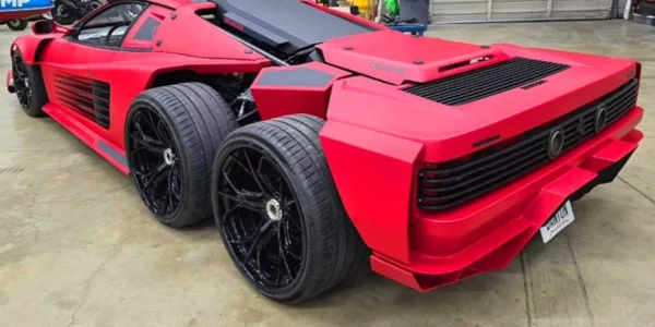 ¿Sacrilegio? Convierten un Ferrari Testarossa en un monstruo de seis ruedas y 1.200 CV