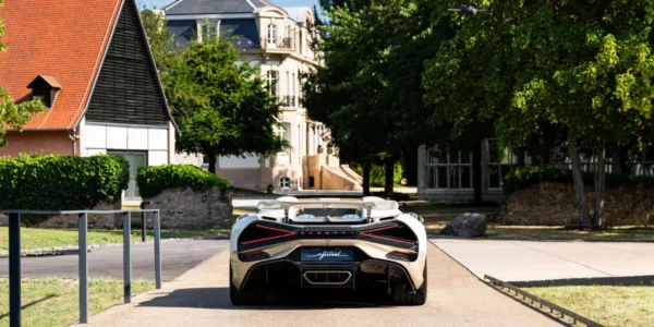 Bugatti dice adiós a su icónico motor W16 con un Mistral de lo más espectacular