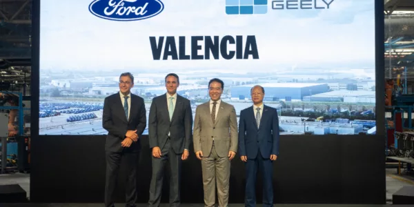 Ford y Geely crean una ‘joint venture’ que garantiza el futuro de la fábrica de Almussafes