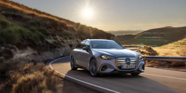 Foto oficial del Mercedes Clase C eléctrico.