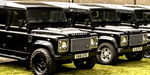 Un visionario compró más de 200 Land Rover Defender nuevos que hoy valen una fortuna